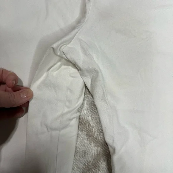 Women’s plus size white capri jeans - Picture 2 of 12